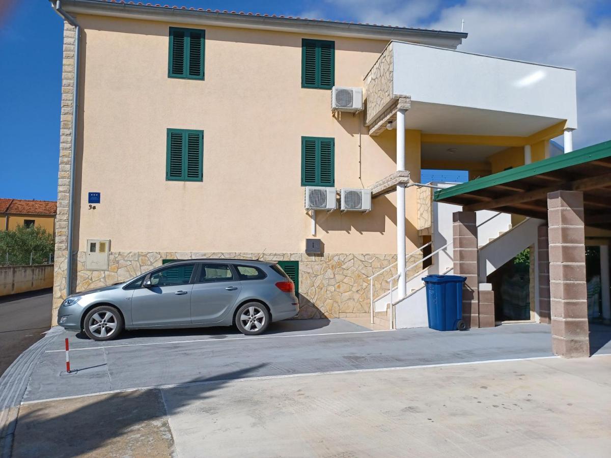 Apartmani Jakovljevic Murter Luaran gambar